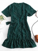 Темно зеленое платье в белый горошек на запах с рюшами мини